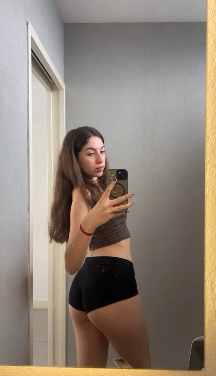 Amber in her underwear in Tiruvananthapuram