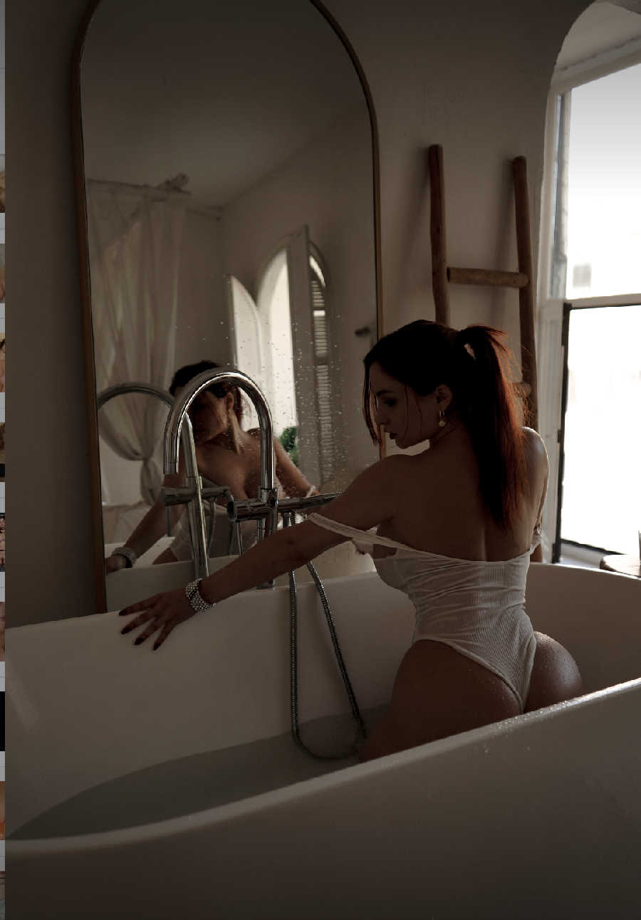 A playful frame from Miranda Faith nude — online in Tiruvananthapuram