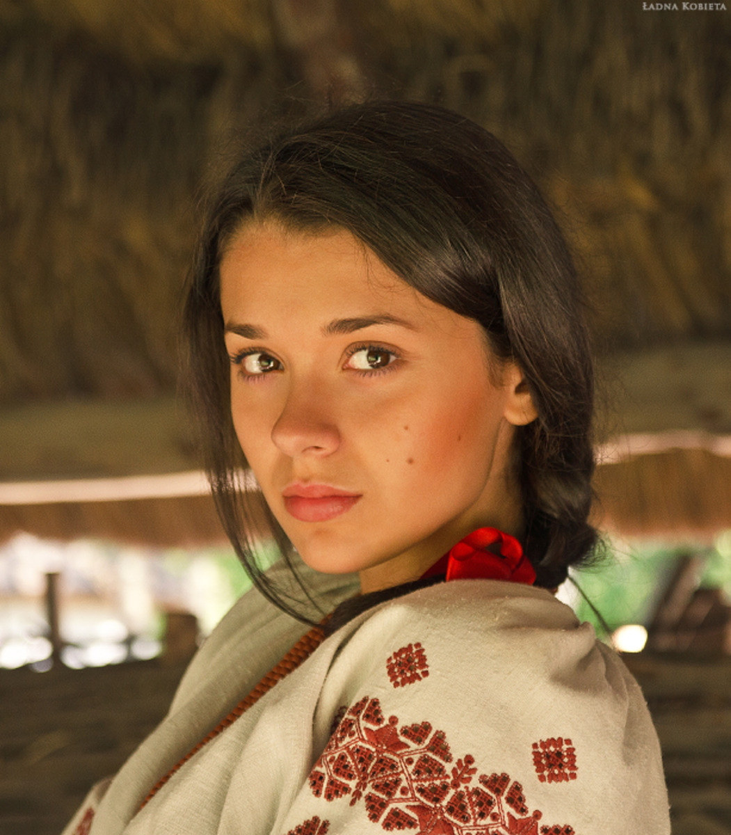 Girls in Slavic costumes in Tiruvananthapuram