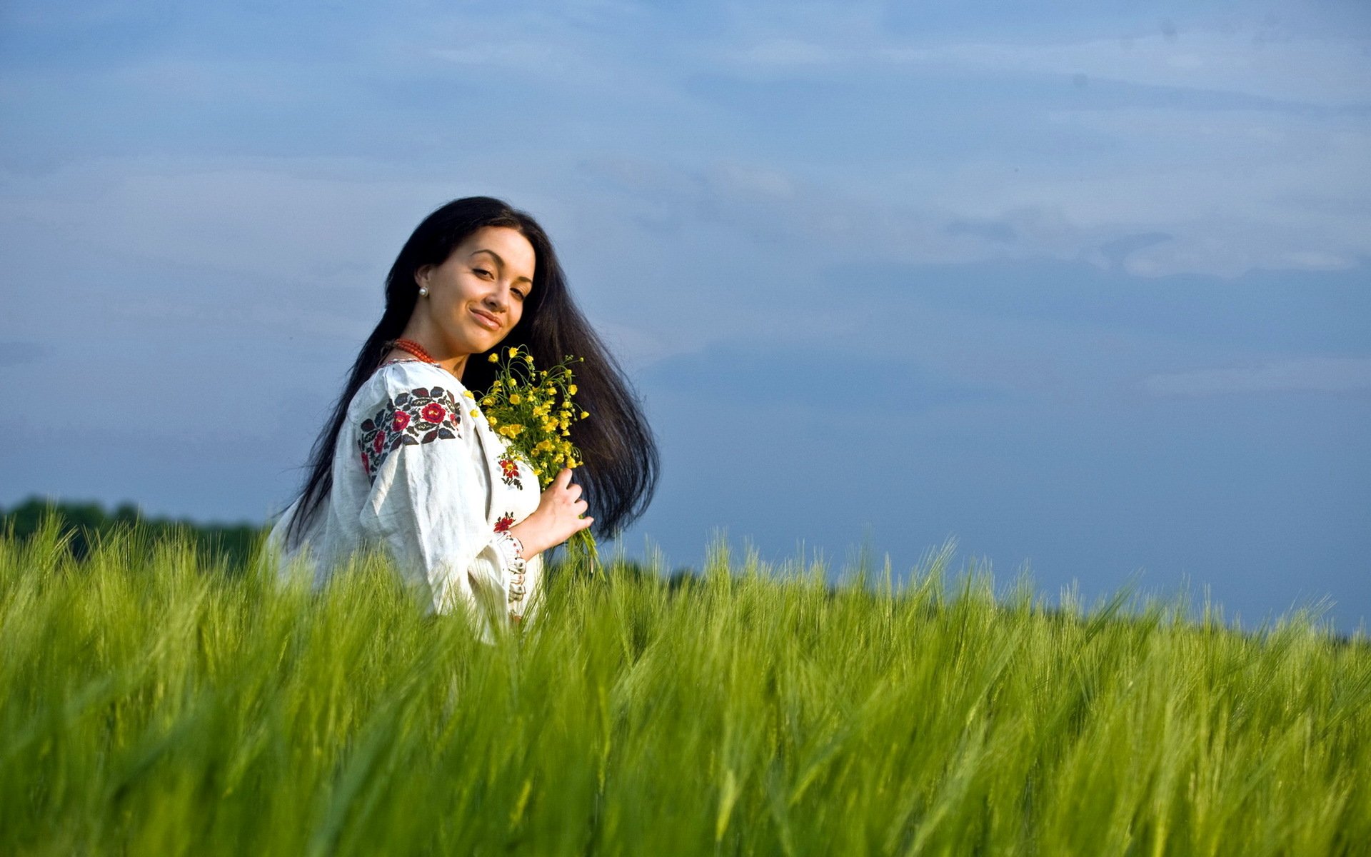 Girls in Slavic costumes in Tiruvananthapuram