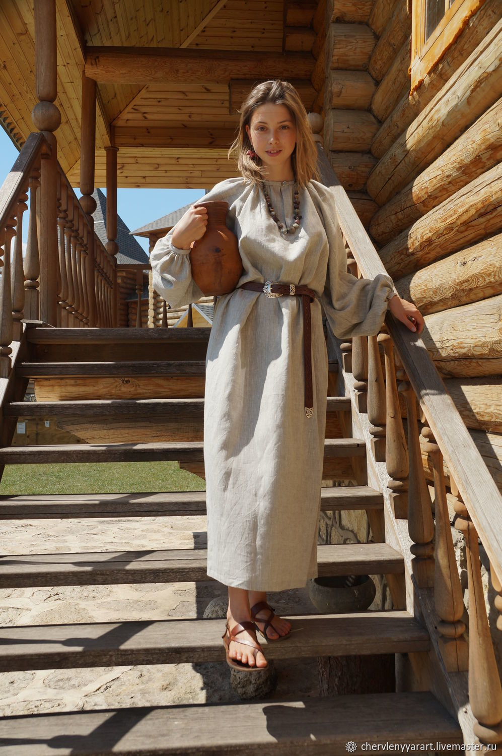 Girls in Slavic costumes in Tiruvananthapuram