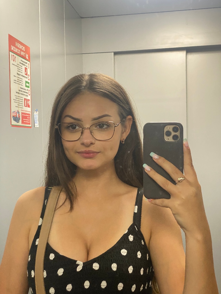 Sexy model Stacy in Tiruvananthapuram