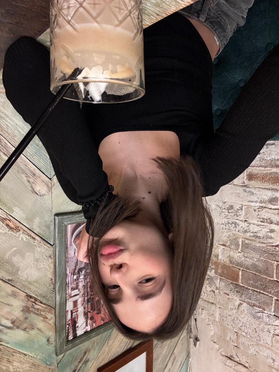 Fresh photos, fresh mood — Tina online in Tiruvananthapuram